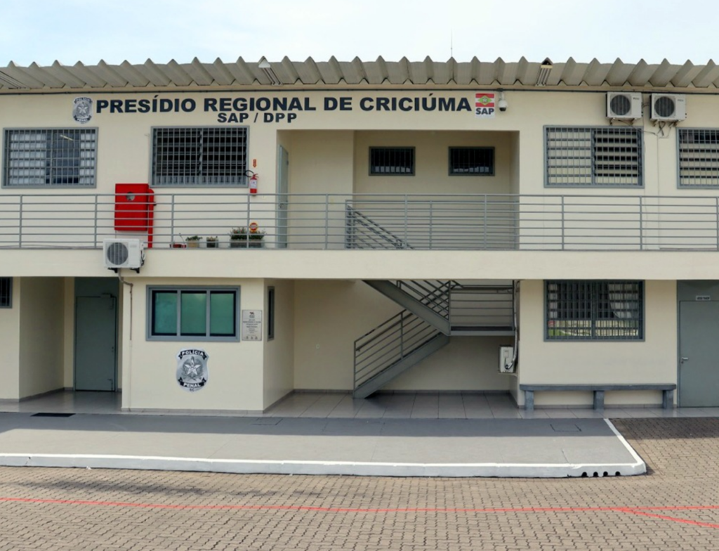 Presídio Regional de Criciúma abriga cerca de 1.180 detentos e enfrenta superlotação