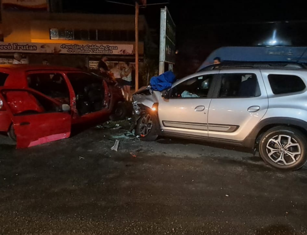 Colisão frontal deixa feridos na Jorge Lacerda, em Criciúma