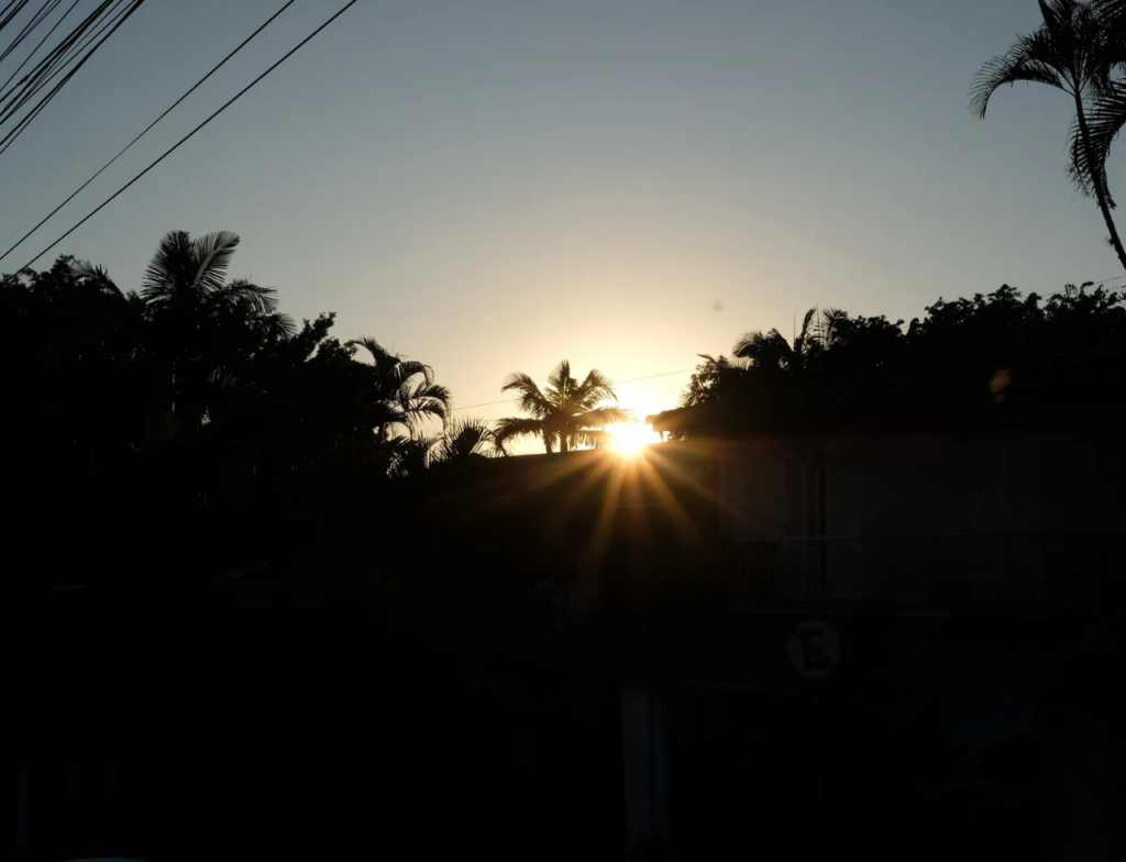Calor de até 36°C e risco de temporais isolados marcam a segunda em SC