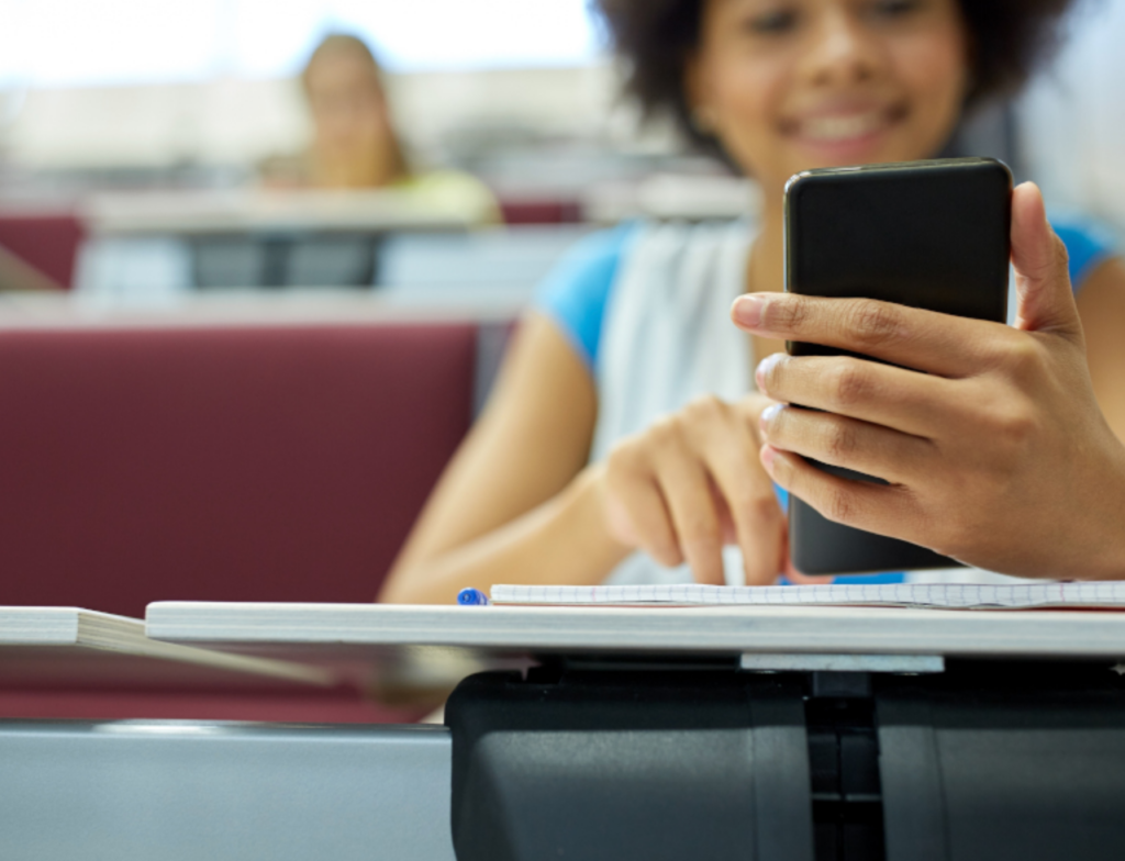 Geovana diz que Wi-Fi nas escolas de Criciúma deve ser normalizado