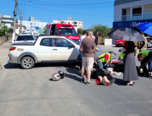 Idoso fica ferido em acidente entre carro e moto em Morro da Fumaça