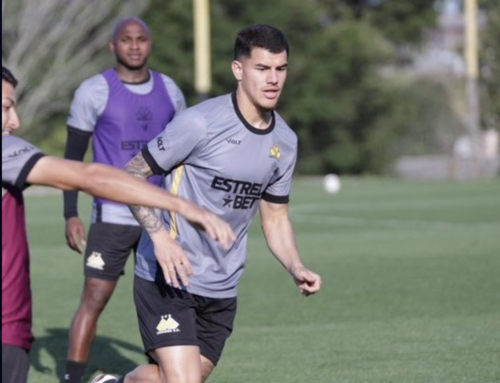 Zagueiro Erick, da base do Criciúma, fica perto do Caravaggio