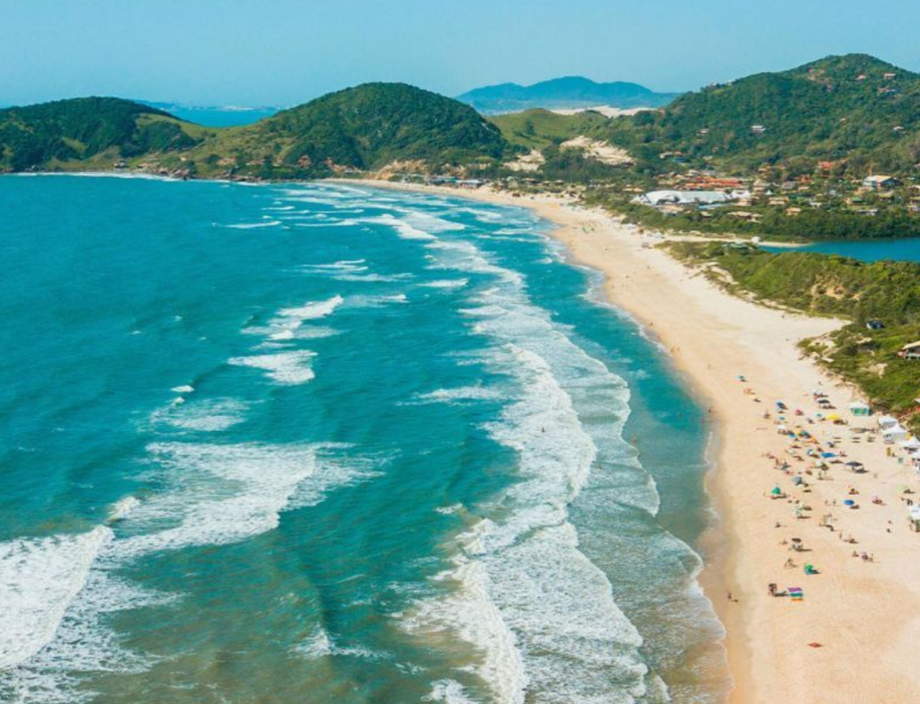 Turistas gastam menos no litoral de SC na temporada 2026