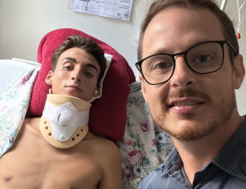 Sombrio sedia procedimento histórico com uso de proteína experimental para lesão medular