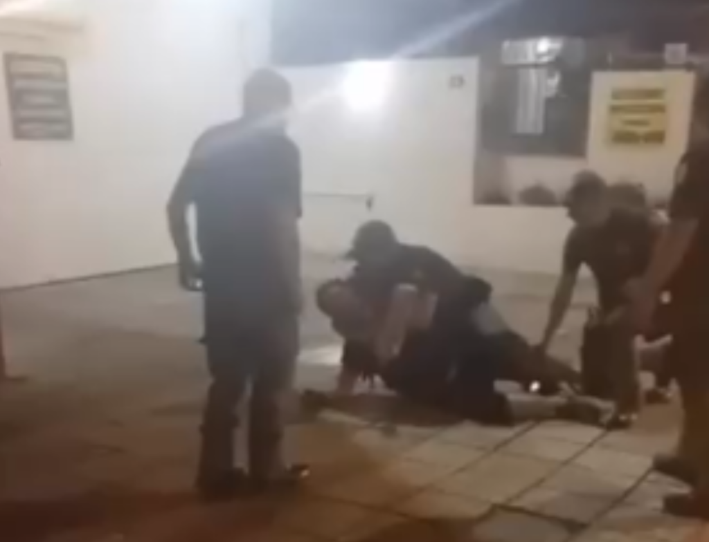 Motoboy denuncia agressão de agentes em Criciúma