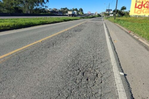 Queda de motocicleta seguida de atropelamento deixa dois mortos na BR-101 em Barra Velha