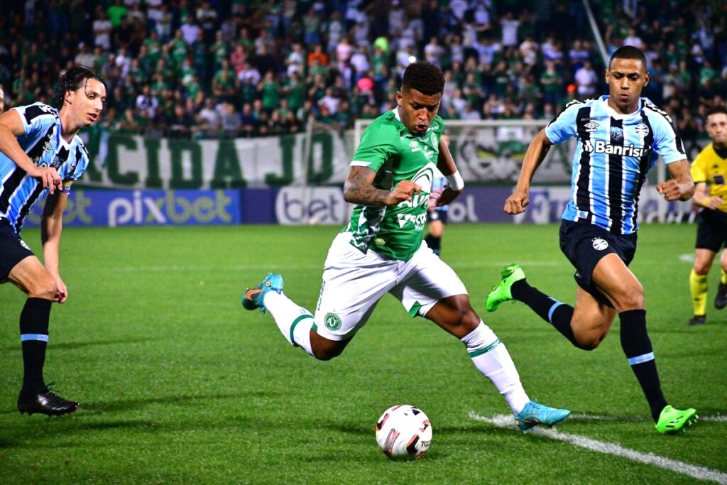 Chapecoense vai em busca de recuperação no Brasileirão em casa diante do Grêmio