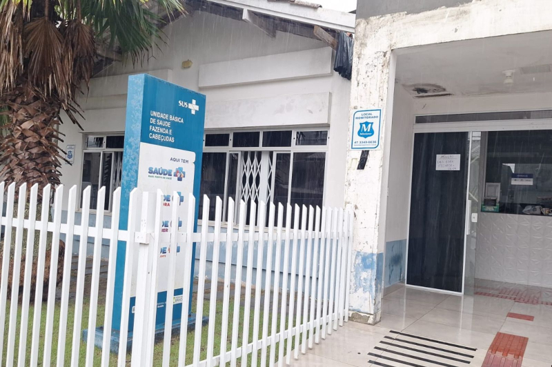 Unidade básica de saúde é interditada após danos causados pela chuva em Itajaí