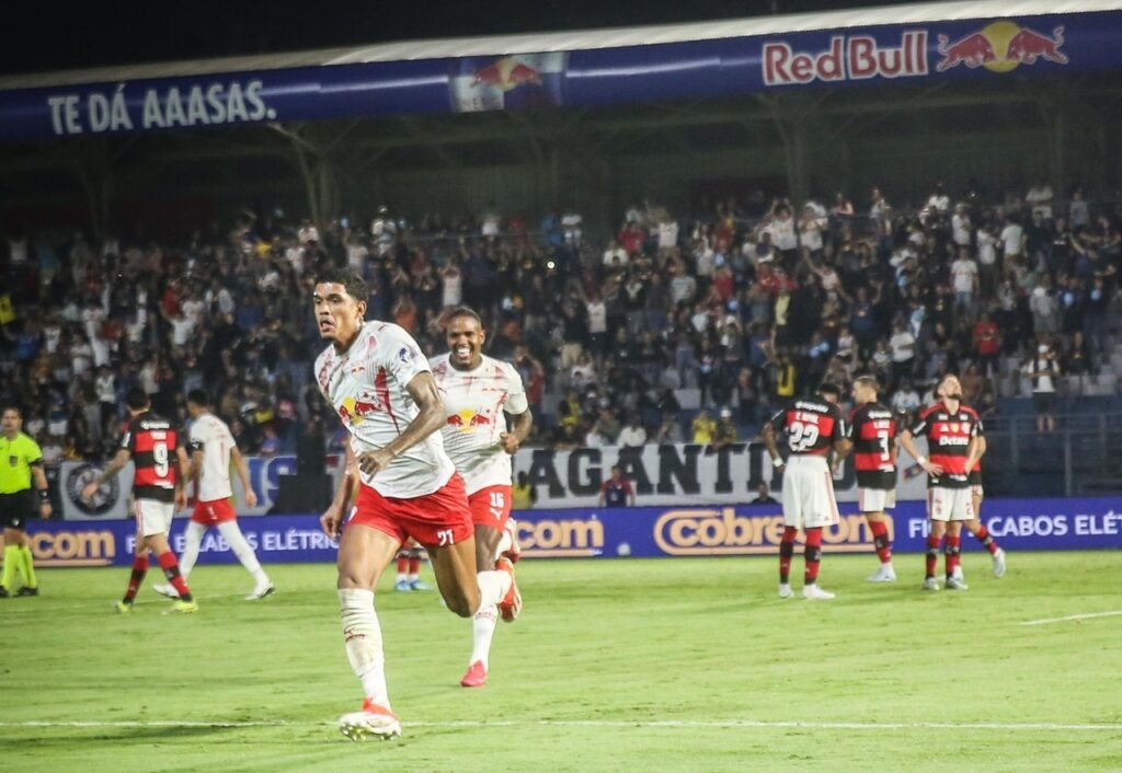 RB Bragantino atropela Flamengo pelo Brasileirão