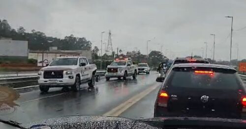 Acidente com viaturas causa lentidão na BR-282 em Palhoça
