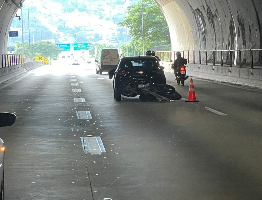 Acidente em túnel deixa mulher ferida em Florianópolis