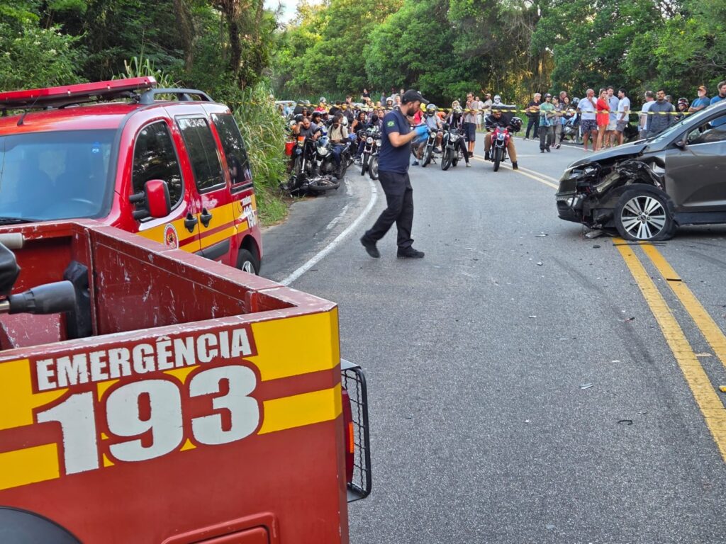 Acidente entre moto e carro deixa mulher morta em Florianópolis