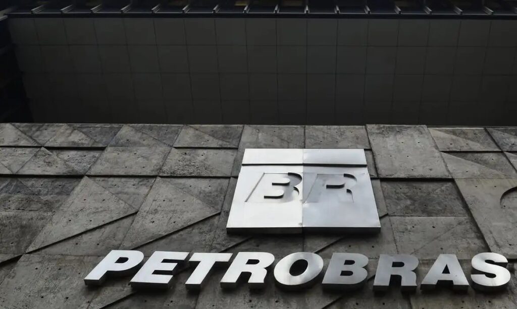 Ações da Petrobras testam resistência e podem definir rumo