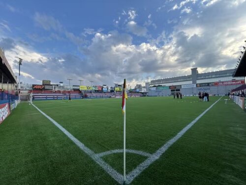 Brusque pode assumir liderança e encara Confiança em duelo decisivo na Série C