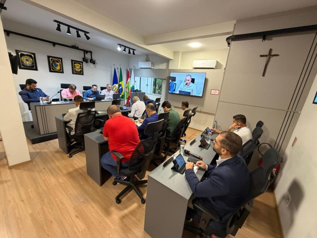 Câmara de Biguaçu aprova reajustes e mudanças no regimento