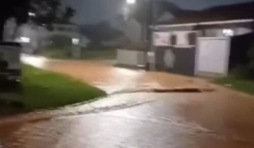 Chuva passa de 100 mm e causa alagamentos na Grande Florianópolis