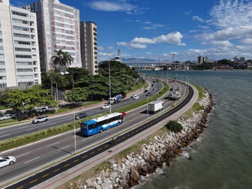 Ciclovia da Beira-Mar Norte é revitalizada e surpreende moradores de Florianópolis