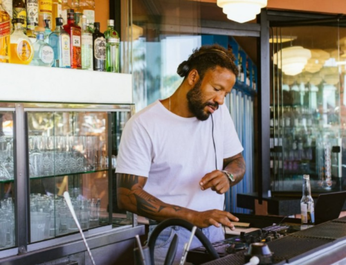 DJ de Laguna abre show de Ivete Sangalo e integra evento com Shakira