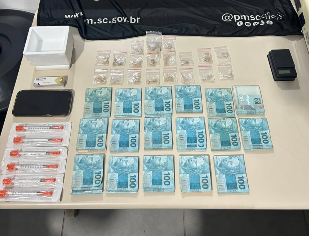 Polícia apreende 20 gramas de ecstasy e R$ 17 mil em notas