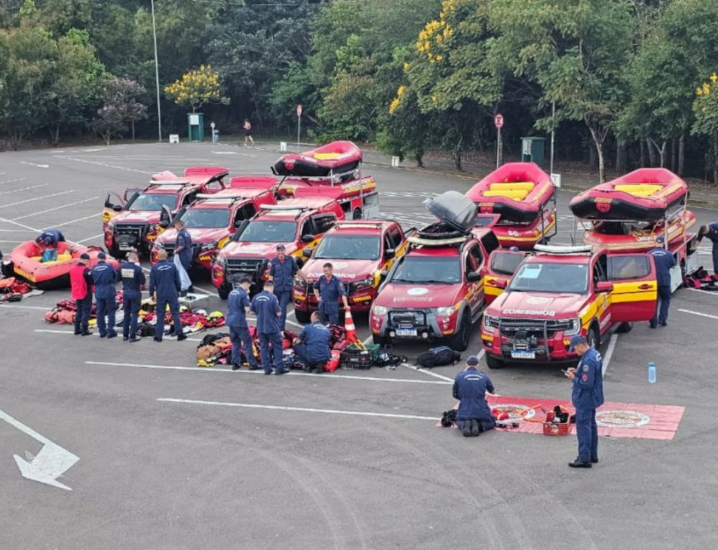 Bombeiros de Santa Catarina realizam maior simulado de desastres da história
