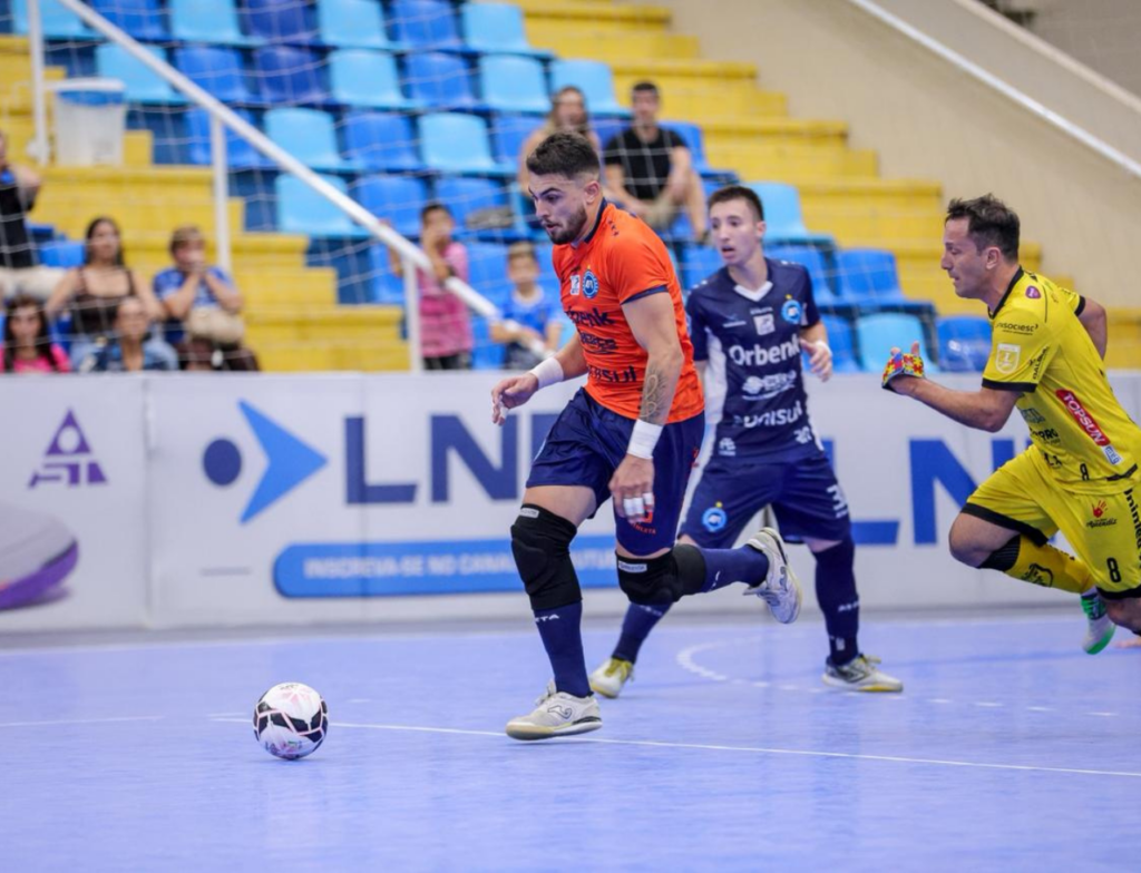 Jaraguá vence Tubarão e assume liderança da LNF