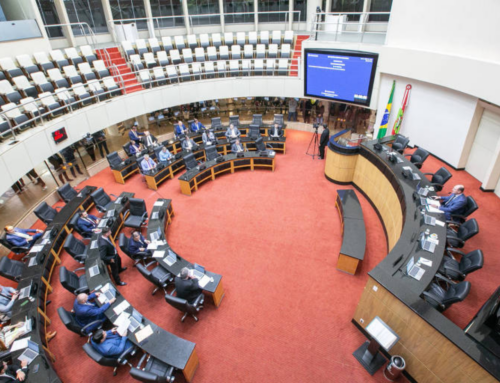 Troca de partidos e renúncias redesenham mapa político de Santa Catarina