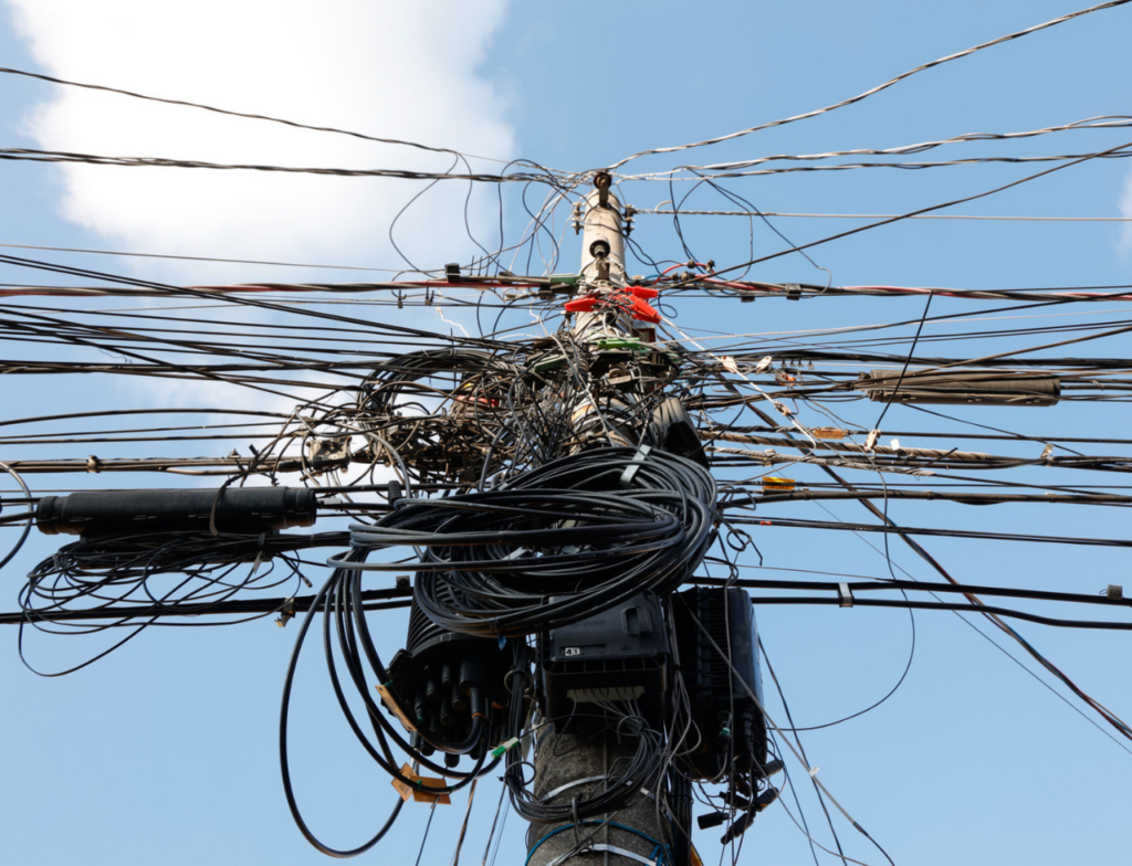 Operações contra grilagem e fraude de energia prendem 4 em Imbituba