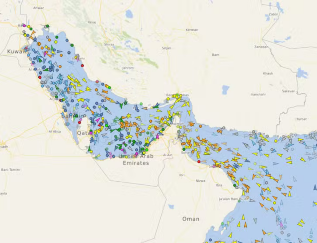 Tráfego no Estreito de Ormuz cresce após cessar-fogo