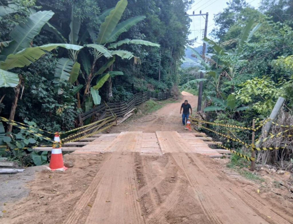 Ponte entre comunidades do Caruru e Sanga da Areia é reformada em Tubarão