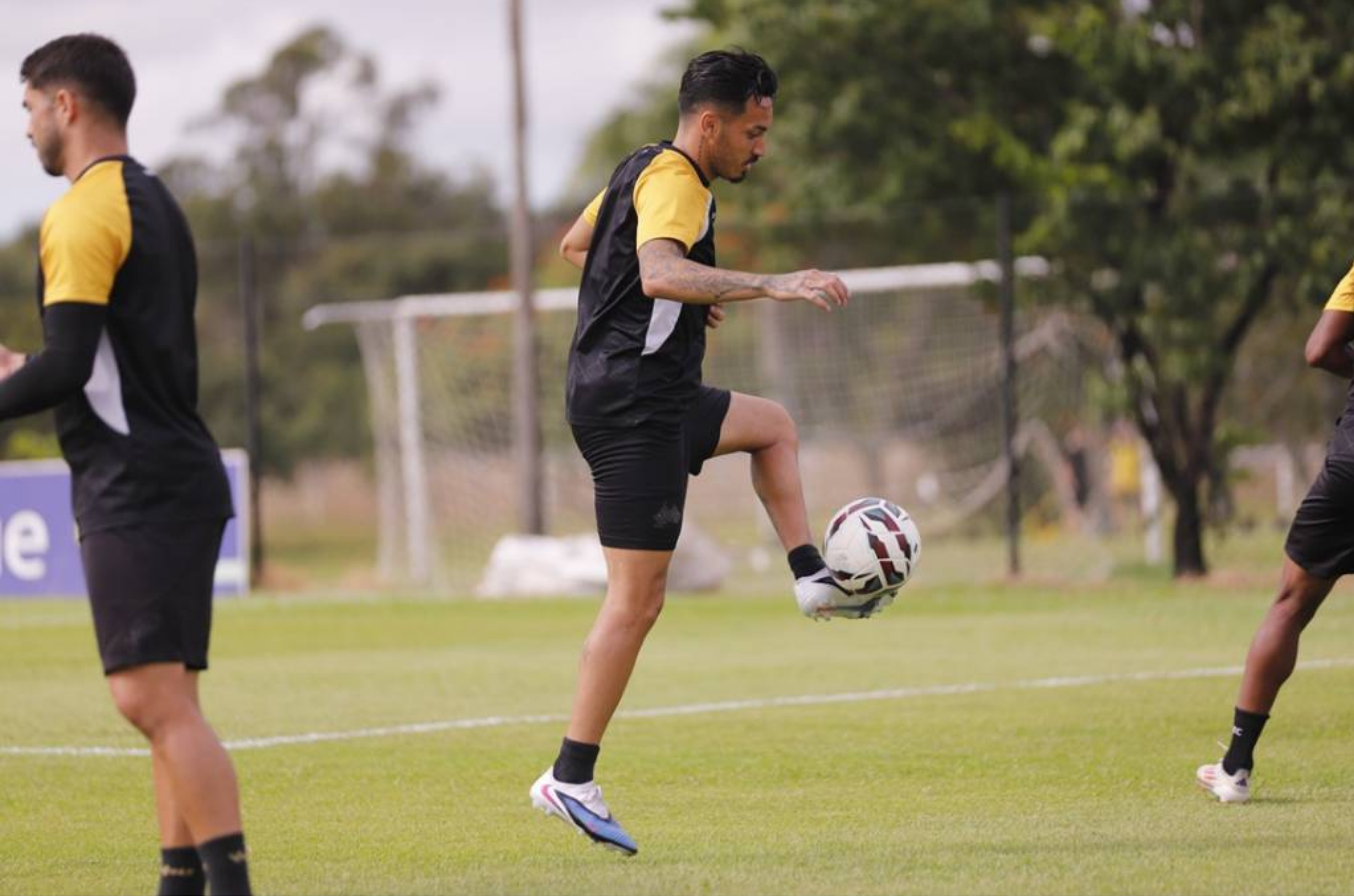 Criciúma intensifica treinos para duelo decisivo contra o Fortaleza