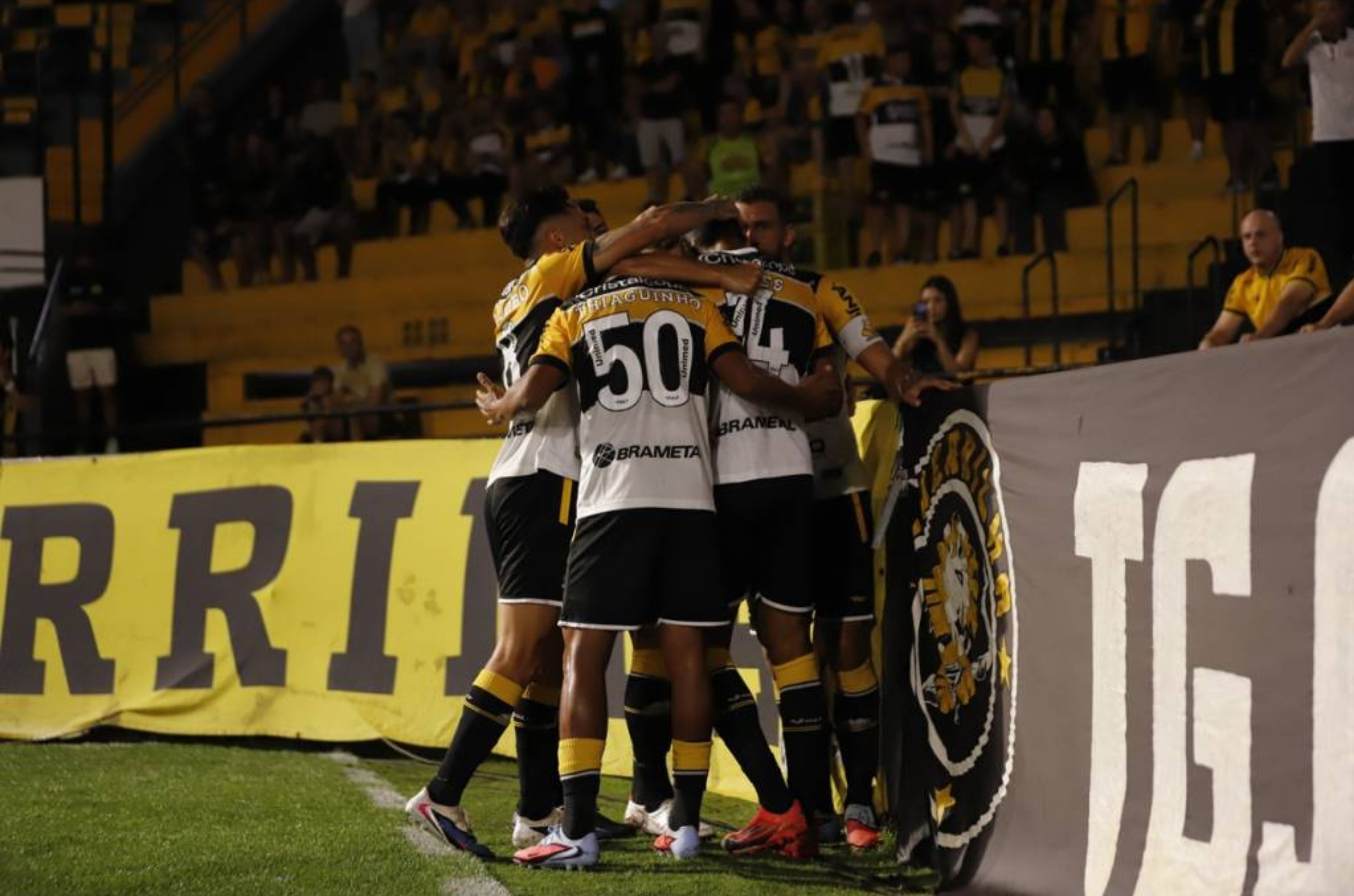 Criciúma vence o CRB e entra no G4 da Série B