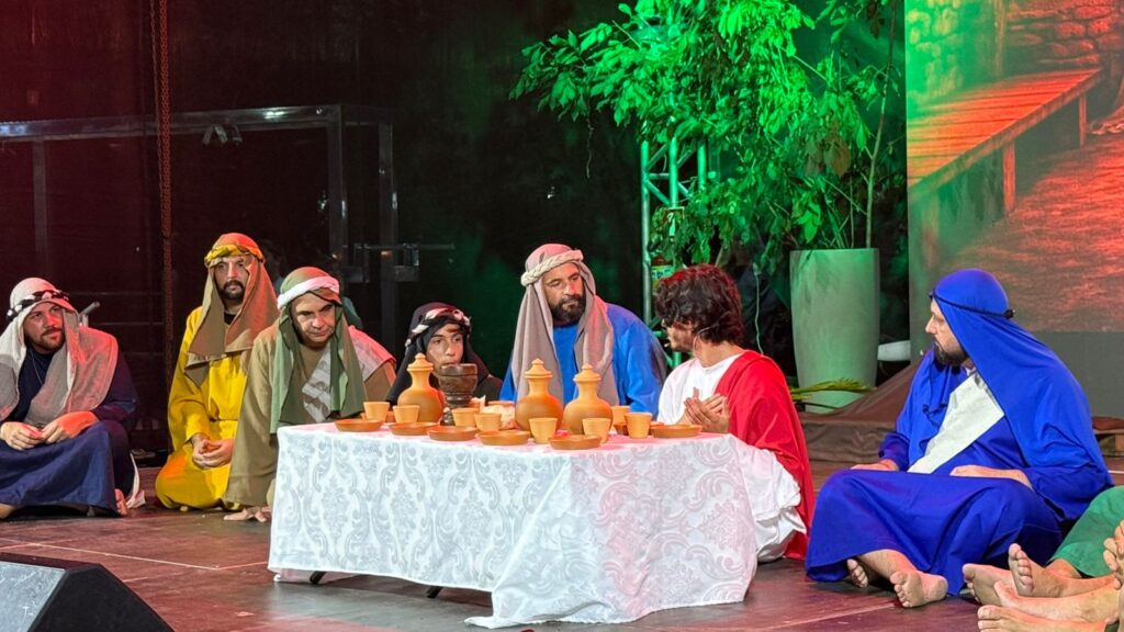 Cristo Vive emociona fiéis na Sexta-feira Santa em Balneário Camboriú