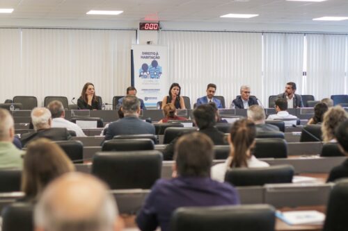 Debate em Florianópolis discute moradia e ocupações irregulares