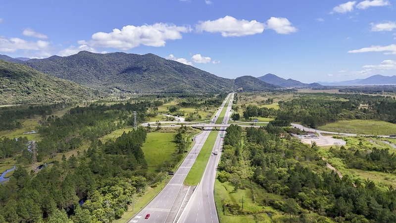 Feriado do Dia do Trabalhador deve lotar BR-101 em SC