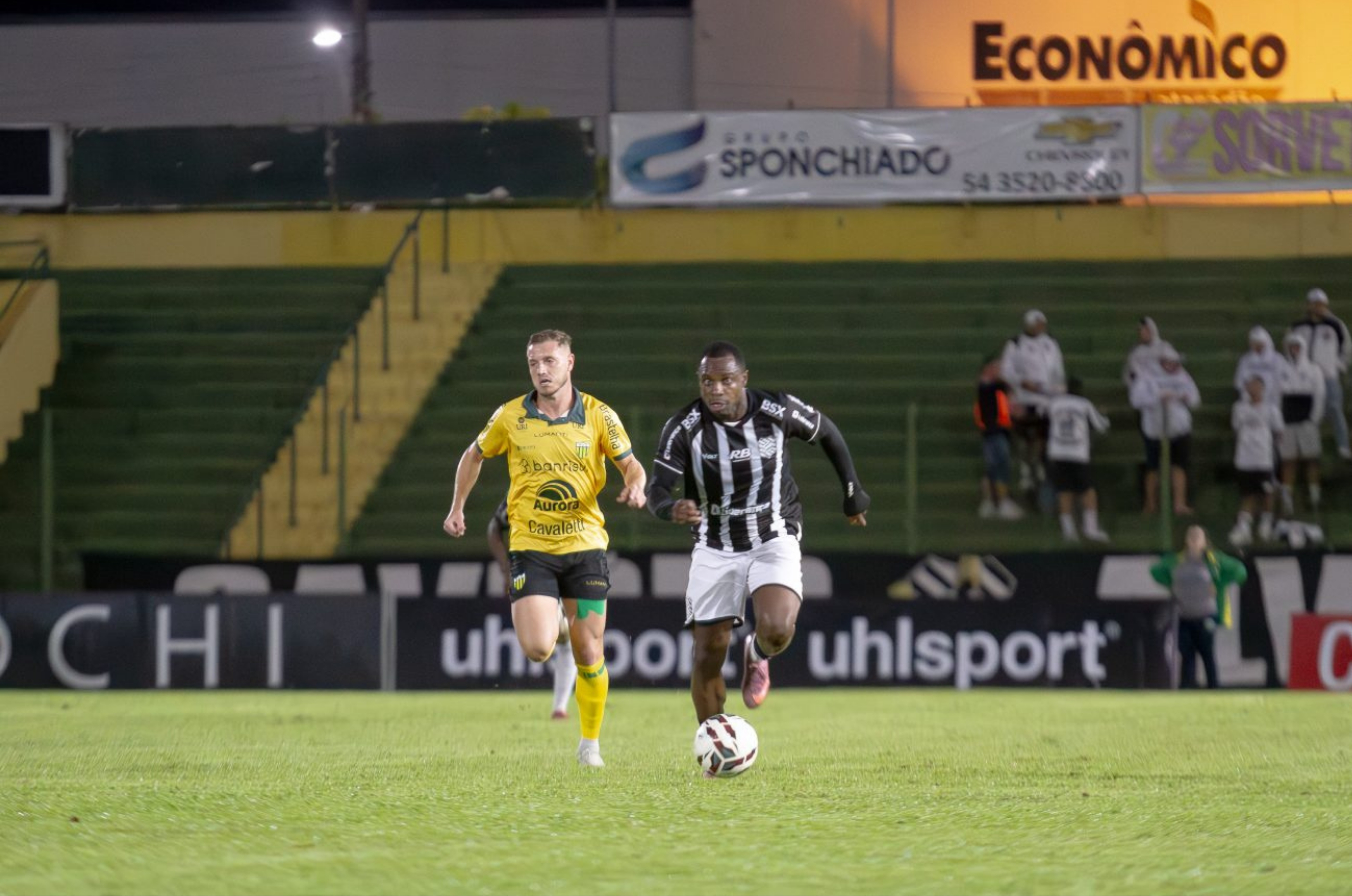 Figueirense arranca empate no fim contra o Ypiranga na Série C