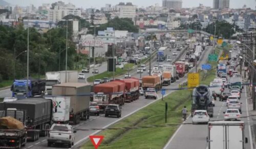 Fila na BR-101 e Via Expressa complica trânsito na Grande Florianópolis