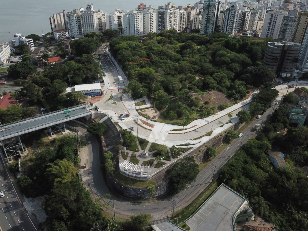 Flagra de orgia em parque de Florianópolis gera revolta