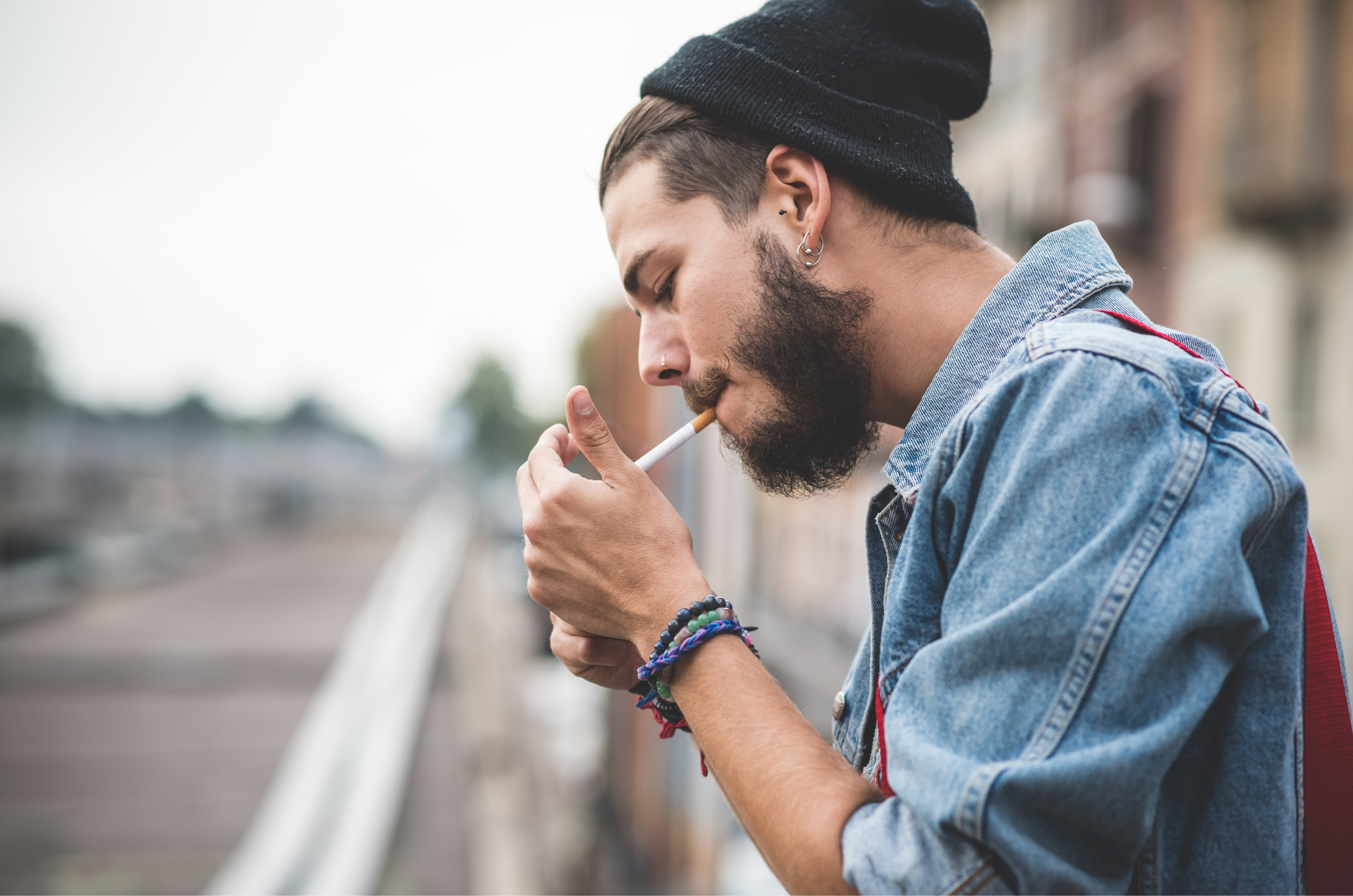 Fumo dispara entre jovens no Brasil e acende alerta