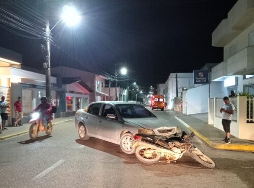 Grave acidente entre carro e moto mobiliza socorro em Imaruí