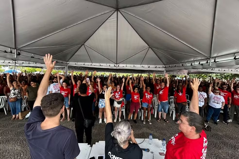 Greve atinge serviços e segue sem previsão de fim em Florianópolis