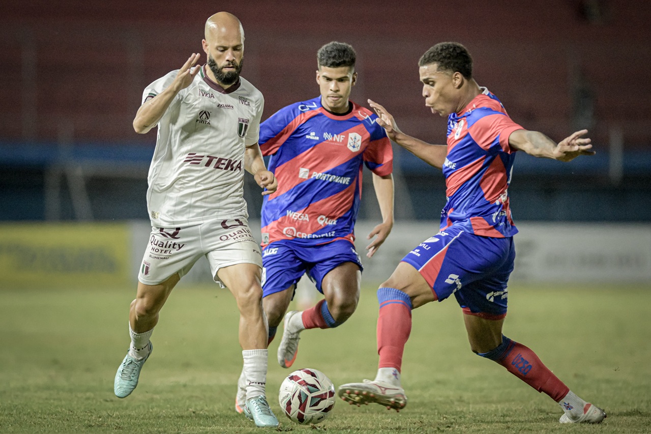Blumenau vence Marcílio Dias e dispara na liderança do Grupo A16 do Brasileirão da Série D