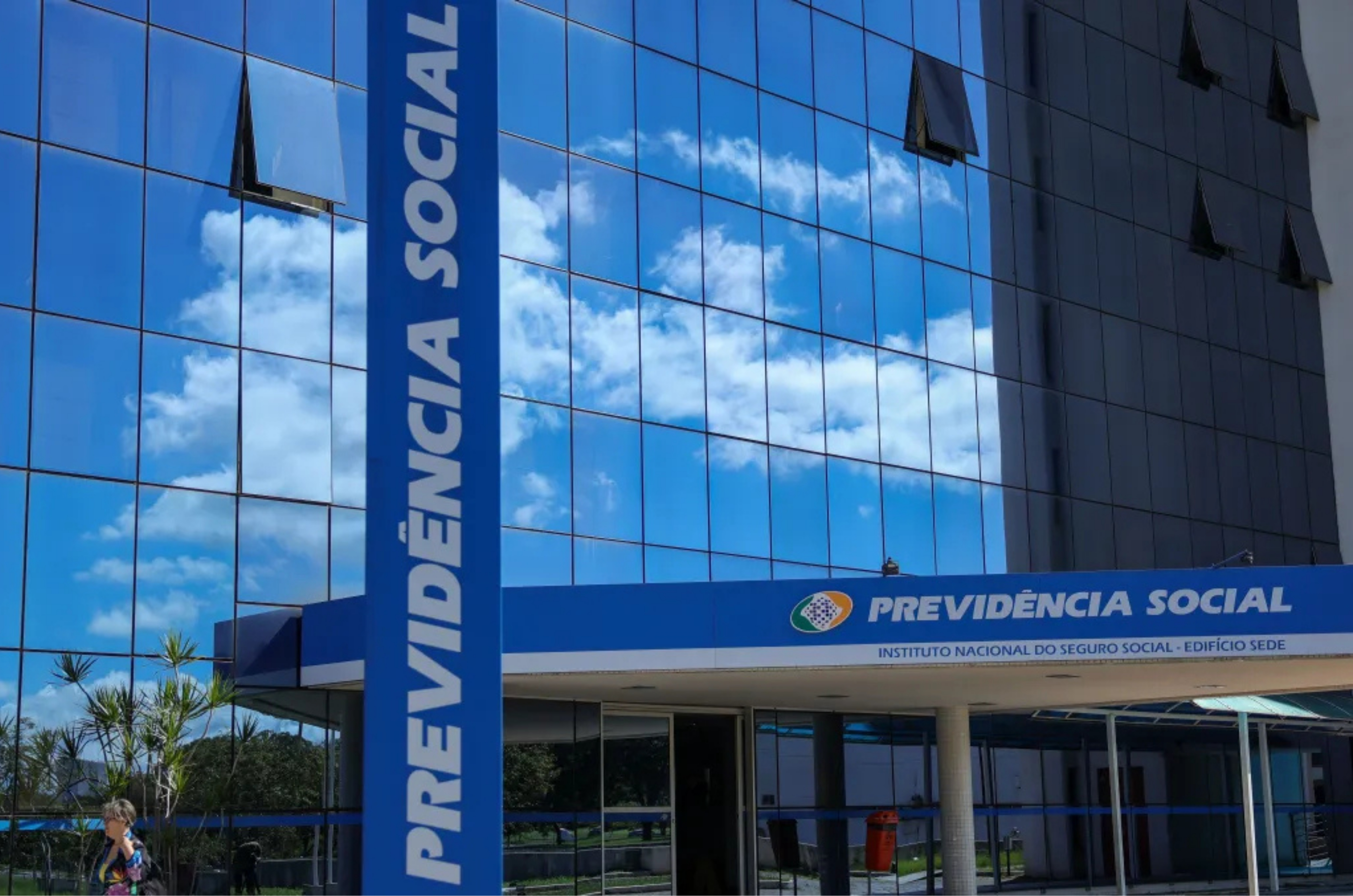 INSS começa a pagar 13º antecipado nesta sexta; veja datas