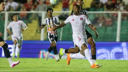 Inter vence de virada em Florianópolis e fica perto da classificação