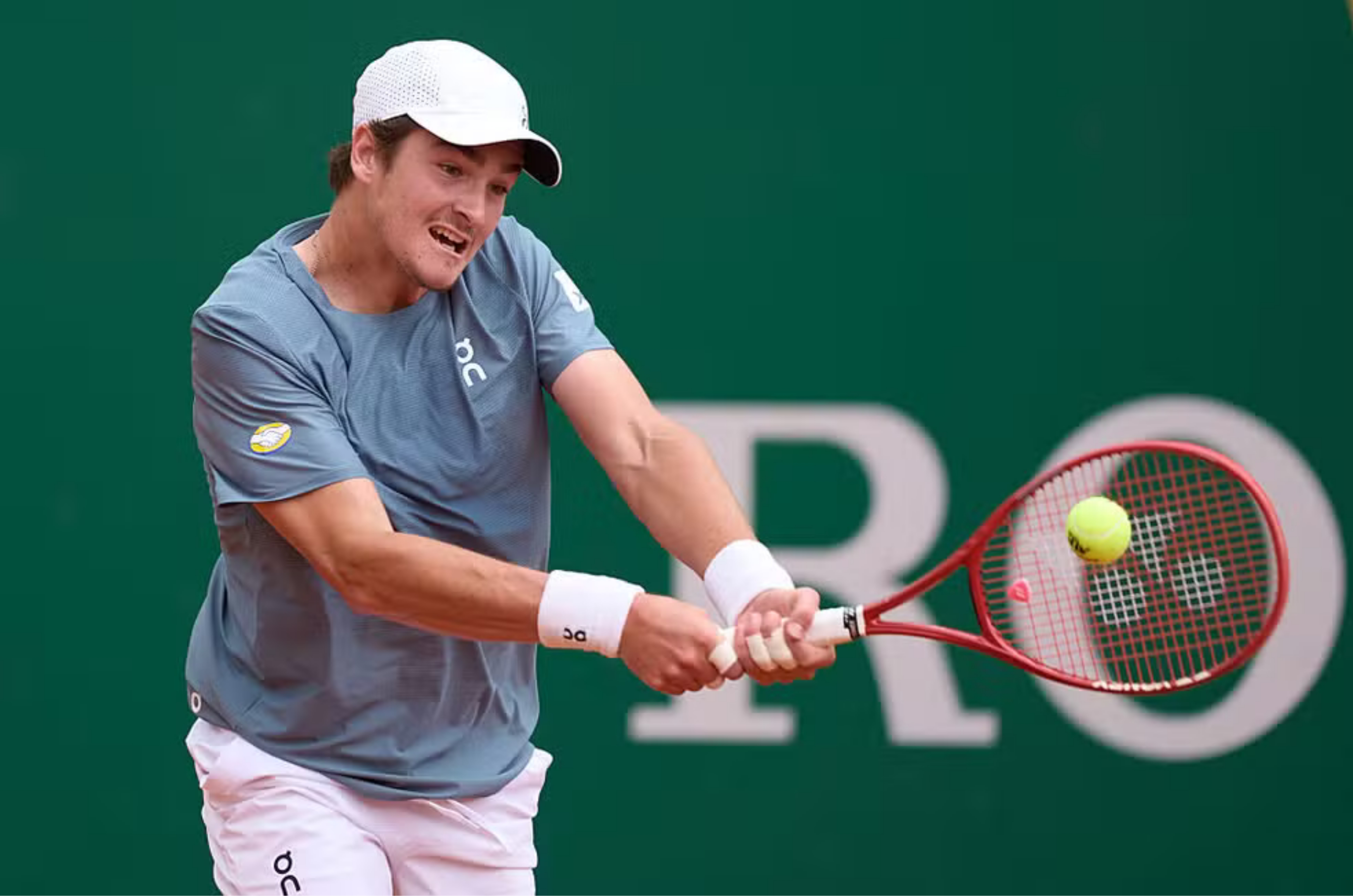 João Fonseca derruba top 30 e avança em Monte Carlo