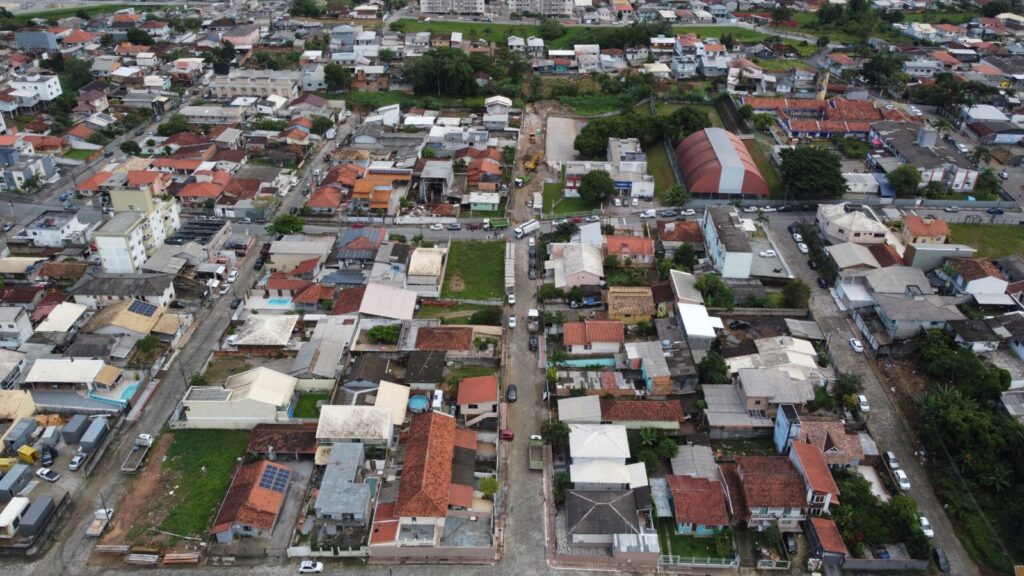 Obra de drenagem interdita via por cinco dias em São José