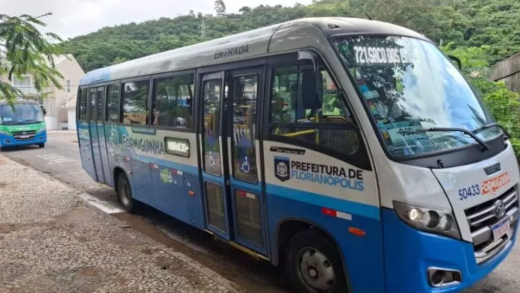 Micro-ônibus “Formiguinha” passa a limitar lotação em Florianópolis