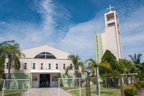 Padre ganha carro em rifa que ele mesmo organizou em Florianópolis
