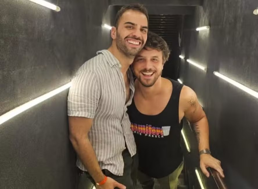 Professor denuncia ataque homofóbico em aeroporto de Florianópolis