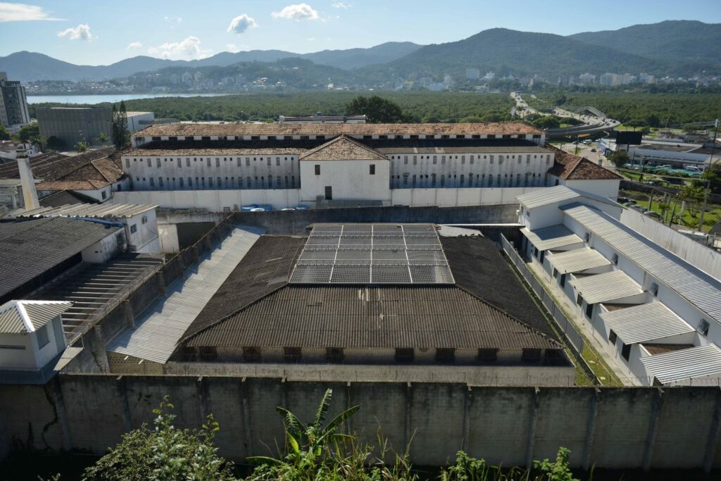 Projeto que promete transformar presídio vira impasse em Florianópolis