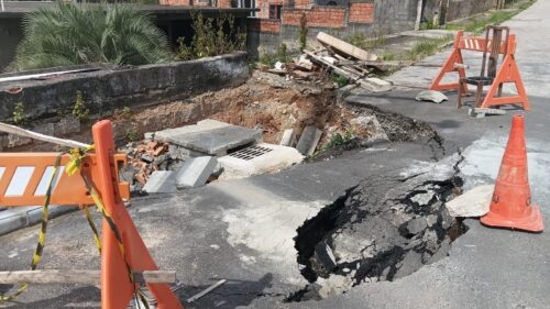 Ruas são interditadas em São José e motoristas precisam redobrar atenção